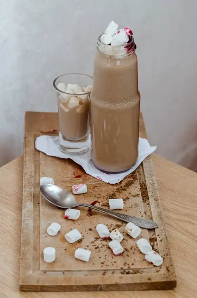 Gekochtes Heißgetränk aus Kaffee und Milch — Stockfoto