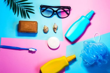 gevşeme ve rahatlama. Her şey, denizdeki dinlendirici bir tatil için. koruma ve vücut bakımı. sabun ve diş macunu. hijyen ve sağlık.