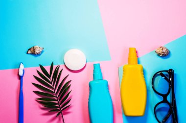 cilt ve vücut bakımı için sprey. Güneş gözlüğü. diş fırçası ve yapıştır. Fern. seyahat ve tatil