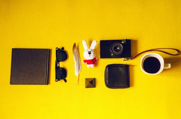 Pohled Shora Cestování Cestovní Ruch Kamera Notebook Plyšová Hračka Káva — Stock fotografie