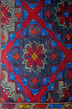 Renkli halı. Mavi ve kırmızı birincil renkler. tekstil.