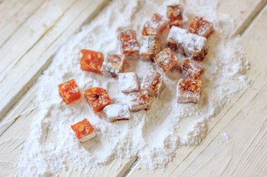 Qunce hamur pudra şekeri