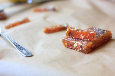 Adet Ayva Reçeli. Lezzetli Yapıştır.