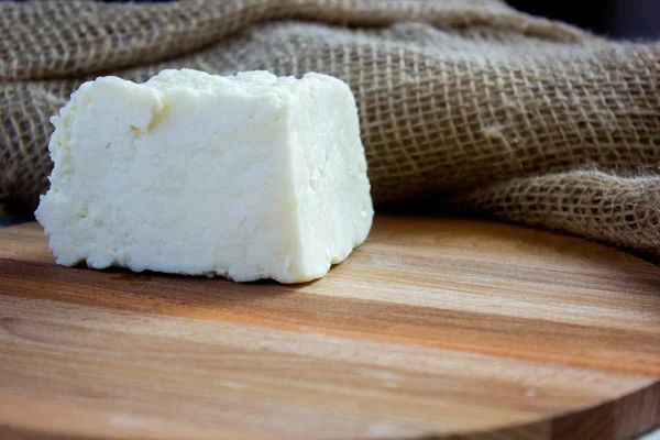 Fromage indien traditionnel panneer préparé forme de lait frais — Photo