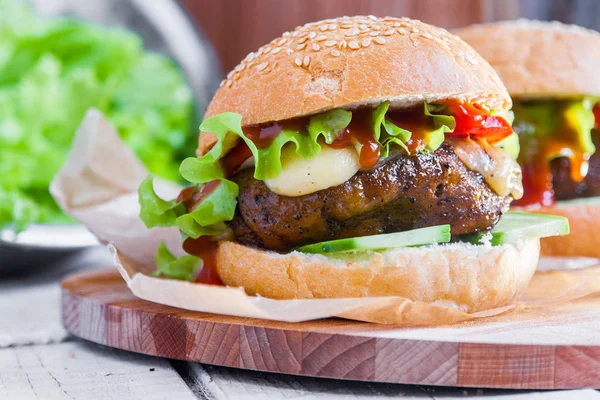 Vegetarisk burgare med seitan - vegan kött — Stockfoto