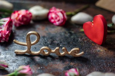 Aşk mektupları rustik arka plan üzerinde