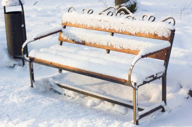 Kar kış park kapsamında ahşap Bank.
