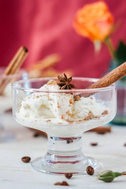 Sevgililer günü kutlaması için lezzetli tatlı.