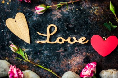 Sevgi ve Sevgililer günü kalp ve çiçek mektuplar