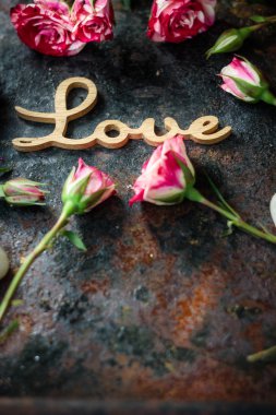 Rustik arka plan - Sevgililer günü arka plan üzerinde kelime aşk