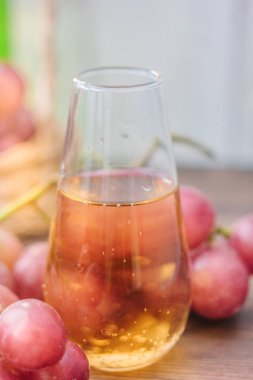 Taze üzüm cam şarap