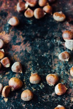 Kestane çerçeve siyah.