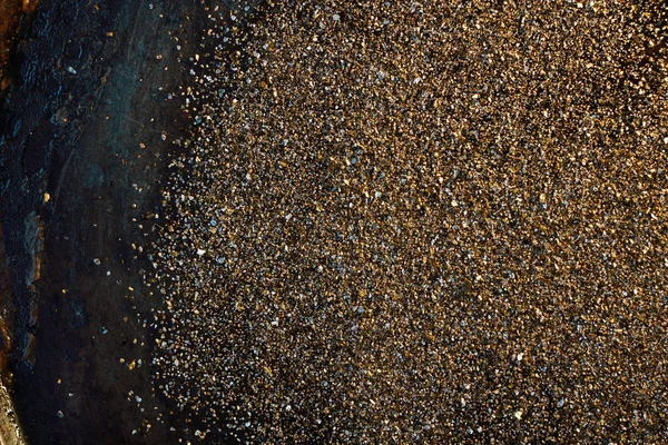Золотой фон - золотая пыль на черном фоне. — стоковое фото