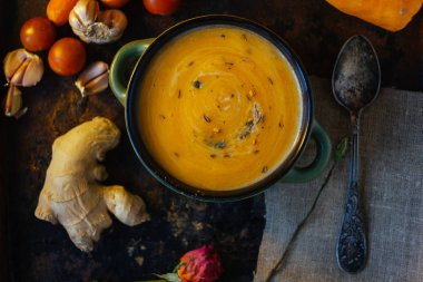 Zencefilli kremalı sebze çorbası..