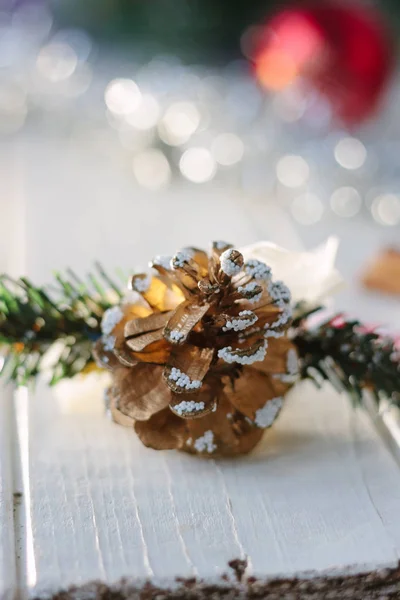 White christmas decoration - pinecone on wooden board. — Stock Photo, Image