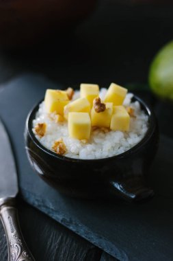 Yapışkan pirinçli mango. Güzel tatlı..