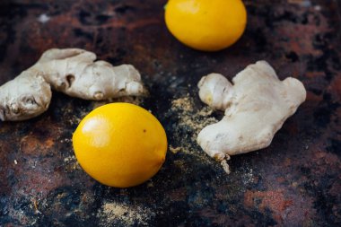 limon ve zencefil kökü