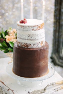 Güzel Noel kek yemeye hazır masada.