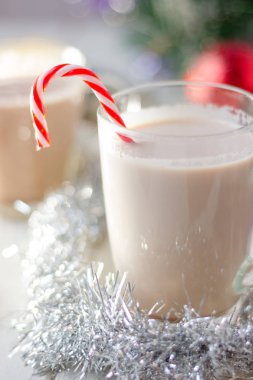 Noel yumurta likörü Noel kutlamaları sırasında içmeye hazır.