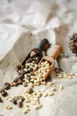 Tahta kaşıklar sedir fındık.