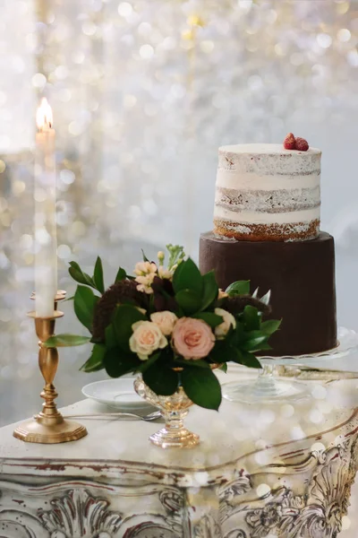 Hermoso pastel de Navidad en la mesa listo para comer . — Foto de Stock