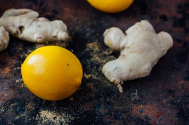 limon ve zencefil kökü