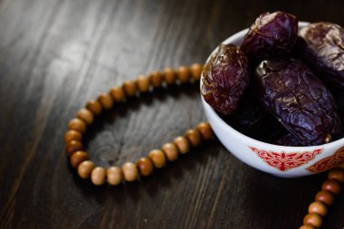 İftar için İslam tespih ve Ramazan tarihleri.