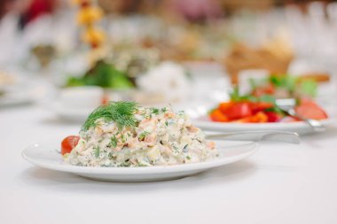 Yeni yıl ya da Noel kutlaması için Rus salatası..