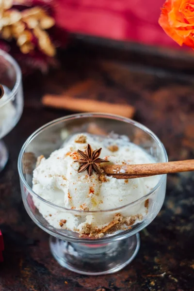 Sevgililer günü kutlaması için lezzetli tatlı