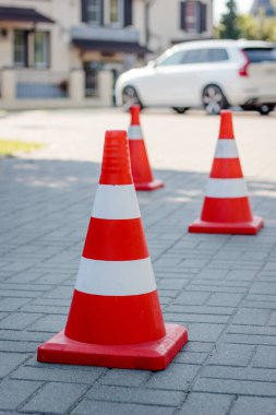 Turuncu yol koni