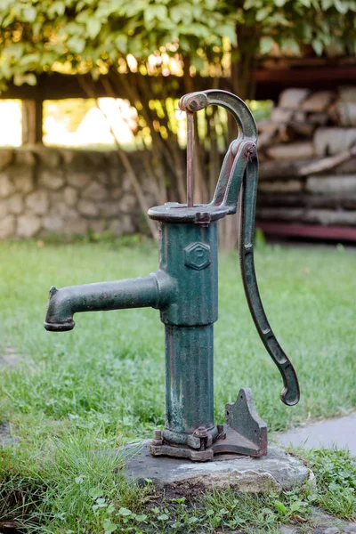 Bomba de agua Vintage — Foto de Stock