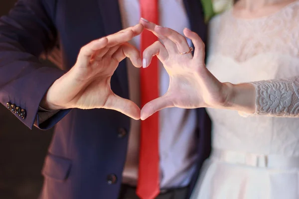 Pair Lovers Making Heart Hands — Stock Photo, Image