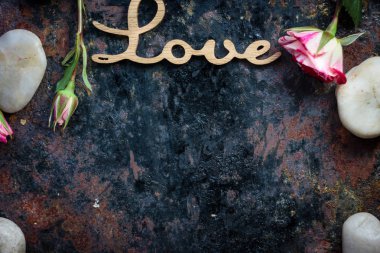 Rustik arka plan - Sevgililer'ın gün kavramı üzerinde harfler aşk.