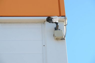 Duvarın dışına CCTV güvenlik kamerası