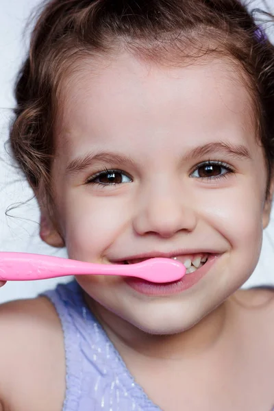 Adorable Niña Limpieza Teath Por Cepillo Dientes — Foto de Stock