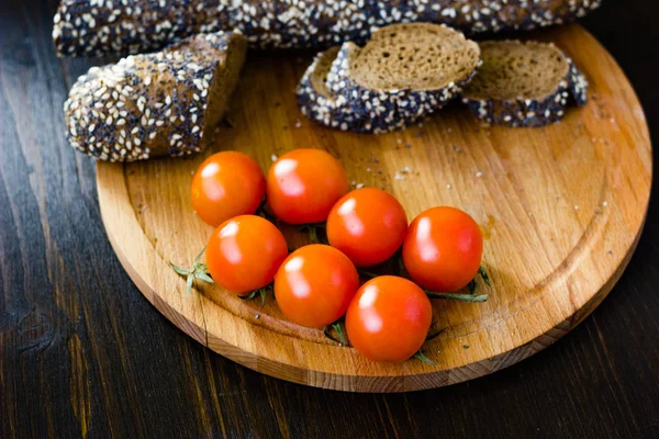 Hip Cherry Tomatoes Wooden Board — Stock Photo, Image