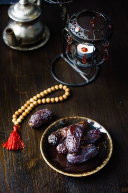 Ramazan iftar plaka üzerinde açılış tarihlerini