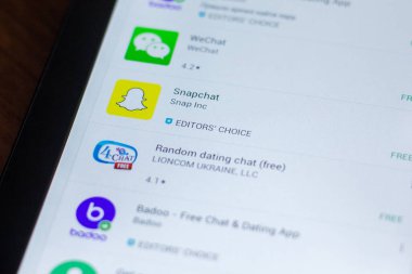 Ryazan, Rusya Federasyonu - 21 Mart 2018 - Snapchat simgesinde Tablet Pc bir ekranda mobil uygulamalar listesi