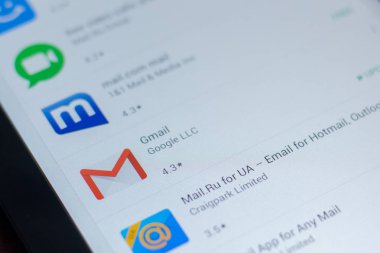 Ryazan, Rusya Federasyonu - 21 Mart 2018 - Gmail simgesini Tablet Pc bir ekranda mobil uygulamalar listesi