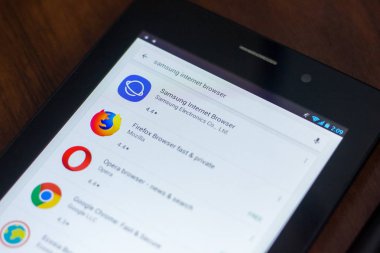 Ryazan, Rusya Federasyonu - 21 Mart 2018 - Samsung Internet tarayıcı simgesini mobil uygulamalar listesi