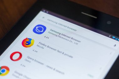 Ryazan, Rusya Federasyonu - 21 Mart 2018 - Samsung Internet tarayıcı simgesini mobil uygulamalar listesi
