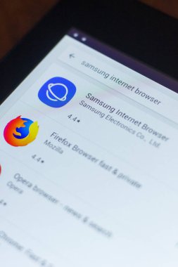 Ryazan, Rusya Federasyonu - 21 Mart 2018 - Samsung Internet tarayıcı simgesini mobil uygulamalar listesi