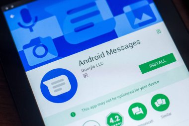 Ryazan, Rusya Federasyonu - 21 Mart 2018 - Android mesajları app Tablet Pc bir ekranda