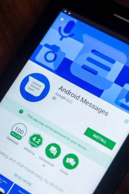 Ryazan, Rusya Federasyonu - 21 Mart 2018 - Android mesajları app Tablet Pc bir ekranda