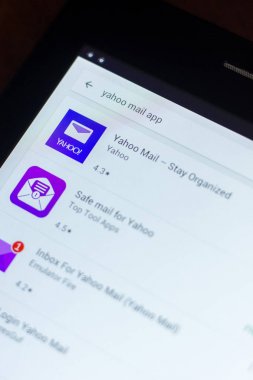 Ryazan, Rusya Federasyonu - 21 Mart 2018 - Yahoo posta kutsal kişilerin resmi içinde mobil uygulamalar listesi