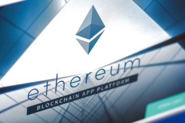 Ryazan, Rusya Federasyonu - 29 Mart 2018 - Ethereum cryptocurrency logosuna PC bir ekranda bir Web sitesi ethereum.org