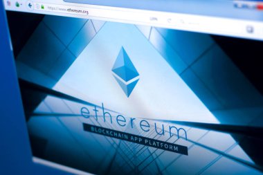 Ryazan, Rusya Federasyonu - 29 Mart 2018 - Ethereum cryptocurrency logosuna PC bir ekranda bir Web sitesi ethereum.org
