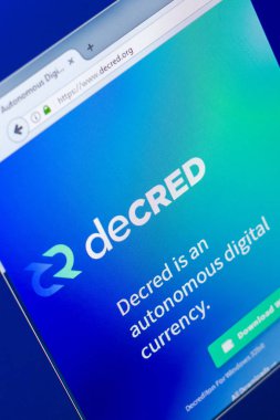 Ryazan, Rusya Federasyonu - 29 Mart 2018 - Decred ana Kripto para üstünde belgili tanımlık Pc göstermek, web adresi - decred.org