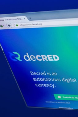Ryazan, Rusya Federasyonu - 29 Mart 2018 - Decred ana Kripto para üstünde belgili tanımlık Pc göstermek, web adresi - decred.org