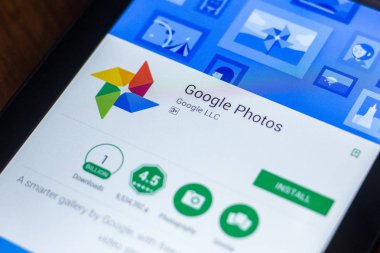 Ryazan, Rusya Federasyonu - 21 Mart 2018 - Google fotoğraf mobil uygulaması mobil Pc ekranda